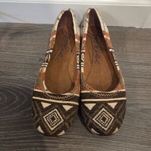 Zodiac Womens Aztec-Pattern Ballet Flats in Brown & Orange